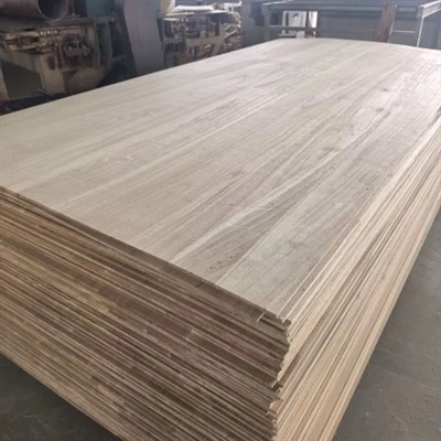 Planche de Paulownia solide